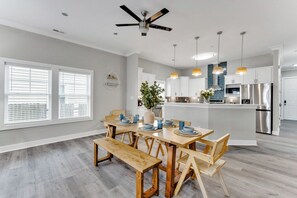 Dining - Oceanfront Area Condo – Dog-Friendly Stay in Virginia Beach (Virginia Beach)
