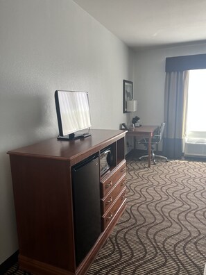 مكتب وواي فاي مجانًا وملاءات أسرّة