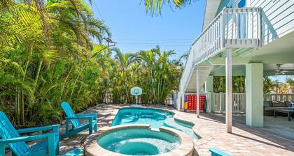 Private Pool & Hot Tub - House close to Beach and Bridge Street