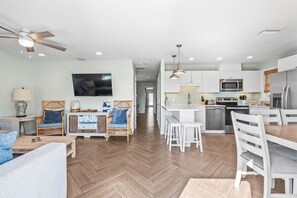 Fridge, microwave, oven, stovetop - Private Pool & Hot Tub -Close to Bridge Street (Bradenton Beach)