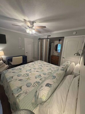 1 Schlafzimmer, Schreibtisch, Bügeleisen/Bügelbrett, Reisekinderbett