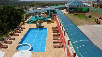 Indendørs pool, udendørs pool, liggestole