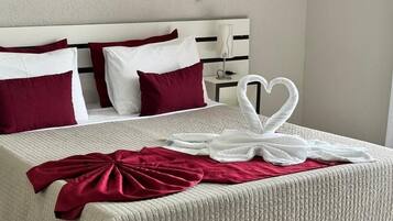 Minibar, wifi gratis y ropa de cama