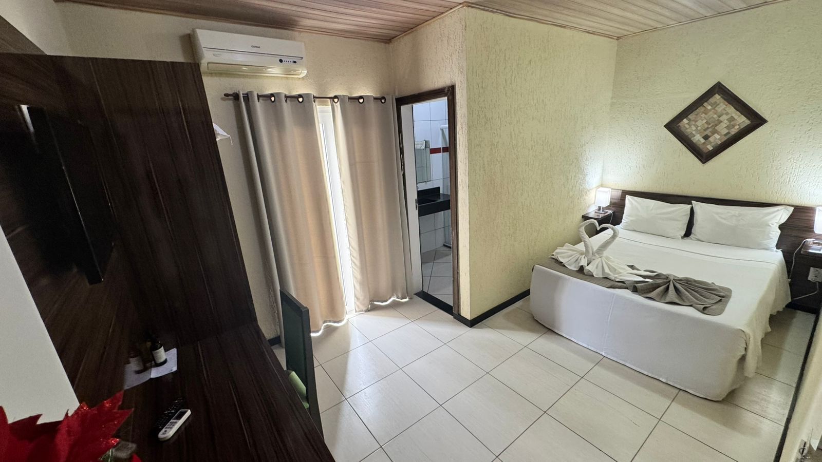 Deluxe Room | Minibar, free WiFi, bed sheets