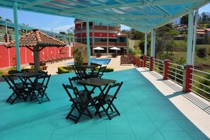 Indoor pool, outdoor pool, open 9:00 AM to 9:00 PM, sun loungers - Hotel do Papai Noel  (Itatiaia)