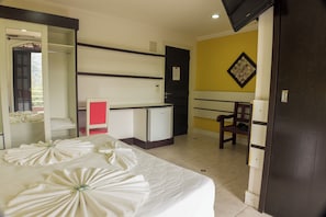 Minibar, free WiFi, bed sheets