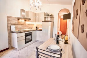 Fridge, stovetop, electric kettle, cookware/dishes/utensils