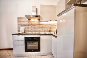 Fridge, stovetop, electric kettle, cookware/dishes/utensils