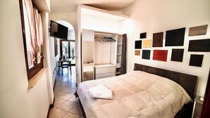 A hotel room with a bed, a wardrobe, a desk, and a TV. - Two-room apartment with private garden 4 km from Marmore Falls. (Terni)