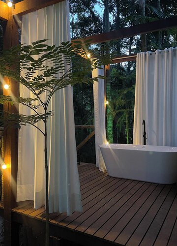 Cozy chalet in charming São Pedro da Serra with fireplace and outdoor bath