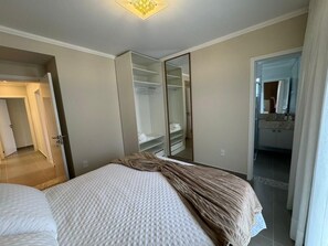 3 bedrooms, WiFi, bed sheets - Apartment near the sea (Bombas Bombinhas)