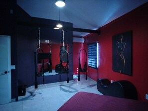 Luxury Double Room, 1 Bedroom | Laptop workspace, blackout drapes, iron/ironing board, free WiFi - LIZVAN HOTEL MOTEL  (Tijuana)