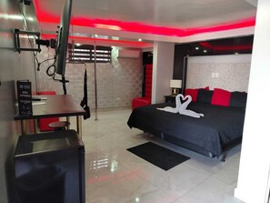 Deluxe Room, 1 Bedroom | Laptop workspace, blackout drapes, iron/ironing board, free WiFi - LIZVAN HOTEL MOTEL  (Tijuana)