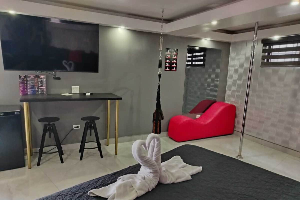 Deluxe Room, 1 Bedroom | Laptop workspace, blackout drapes, iron/ironing board, free WiFi