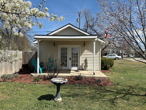 Cozy one room suite with WiFi close to NOC , downtown Tonkawa and casinos.