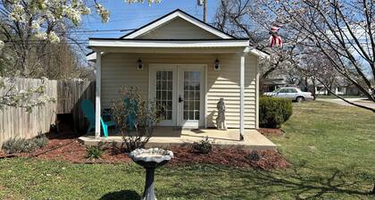 Cozy one room suite with WiFi close to NOC , downtown Tonkawa and casinos.