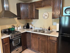 雪櫃、微波爐、焗爐、爐具