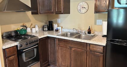 Cozy one room suite with WiFi close to NOC , downtown Tonkawa and casinos.