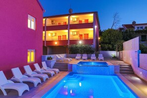 Pool -  4-bedroom house with swimming pool in delightful Seget Vranjica (Seget Vranjica)