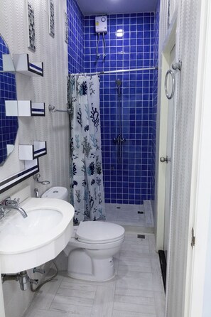 Dusche, Handtücher, Seife, Toilettenpapier