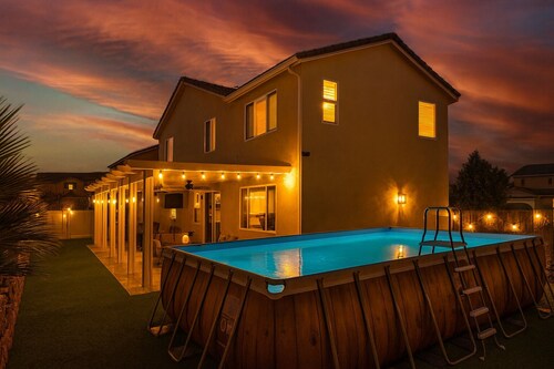 Windridge Manor - Wine Country Retreat w/ 6 Beds, Garden, Pool, Games & BBQ