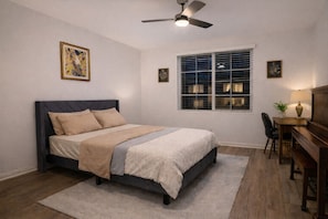 6 bedrooms, desk, iron/ironing board, free WiFi - 6BR Pool Villa w/ BBQ, Games, Vintage Piano - Summer Near Wineries (Winchester)