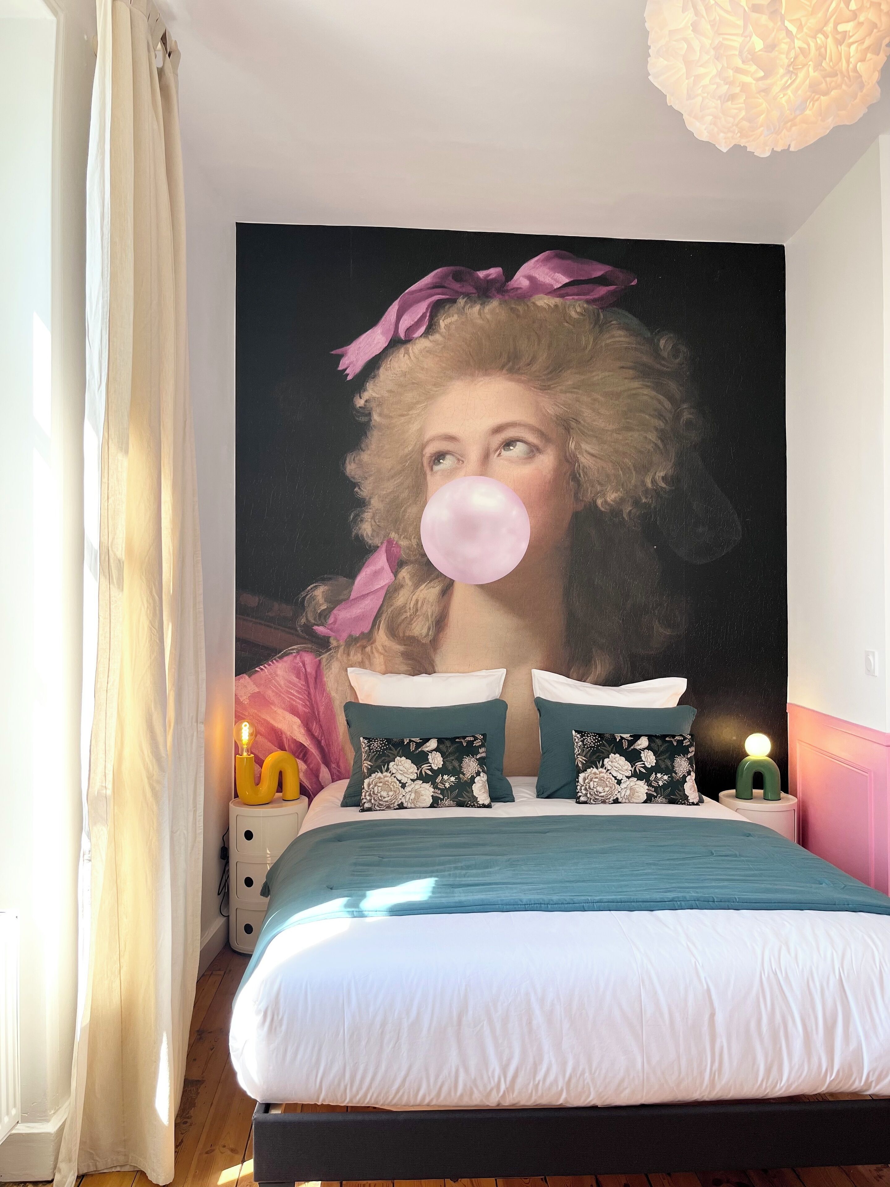 Bureau, espace de travail pour ordinateur portable, Wi-Fi gratuit