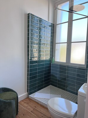 Deluxe Double or Twin Room, Pool View | Bathroom | Hair dryer, towels, soap, shampoo