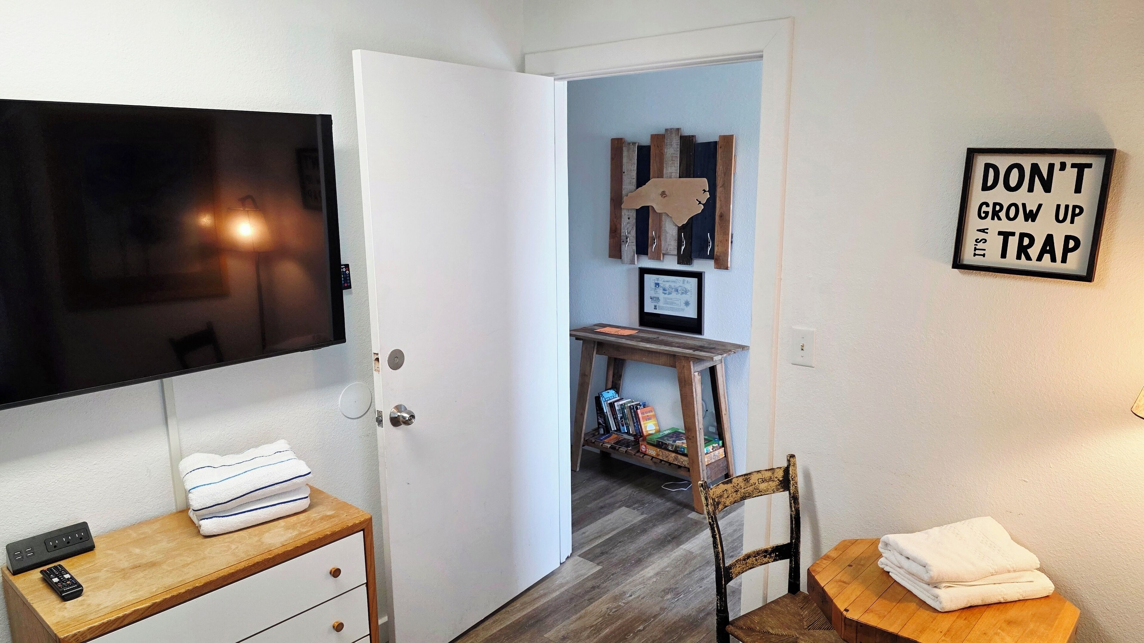 Queen over Queen bunk room with 55 in TV, charging station, kids books