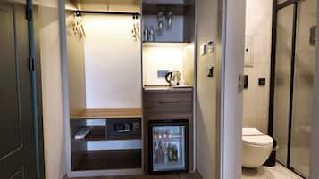 Habitación económica doble, no fumadores, baño privado | 1 dormitorio, caja fuerte, wifi gratis y ropa de cama