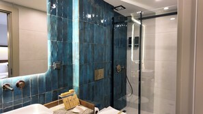 Economy Room | Bathroom