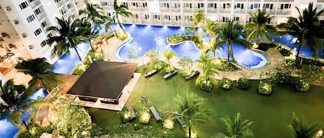 Premium-huoneisto, pääsy uima-altaalle, näköala uima-altaalle | Terassi/patio