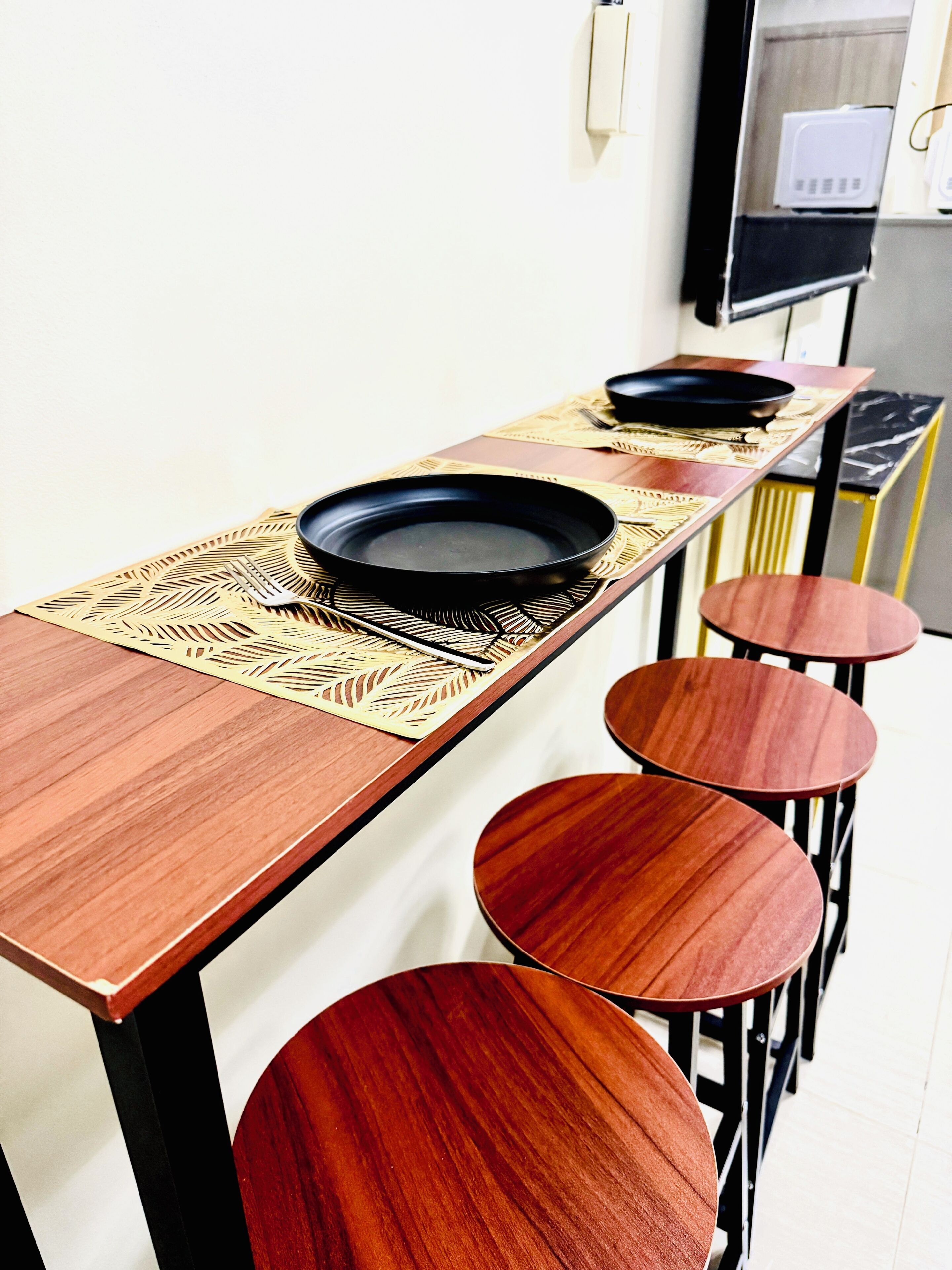 Basic Studio | In-room dining