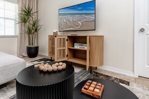 スマートテレビ、書斎 / ワークスペース