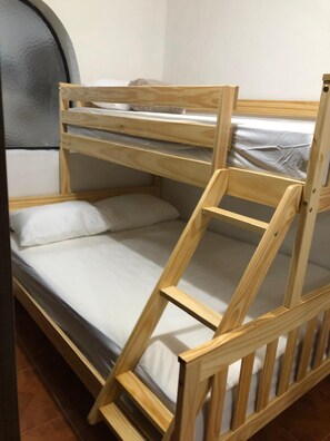 1 bedroom, desk, free WiFi, bed sheets