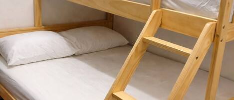 1 bedroom, desk, free WiFi, bed sheets