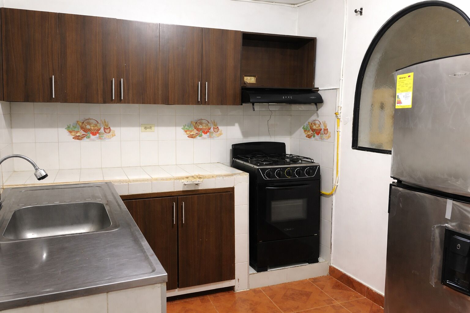 Fridge, stovetop, cookware/dishes/utensils, dining tables