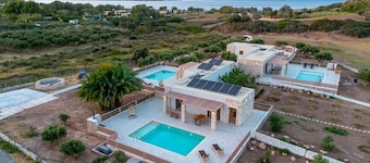 Kastri Hill Luxury Villas