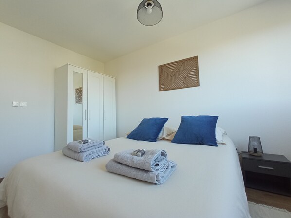 2 bedrooms, iron/ironing board, free WiFi, bed sheets