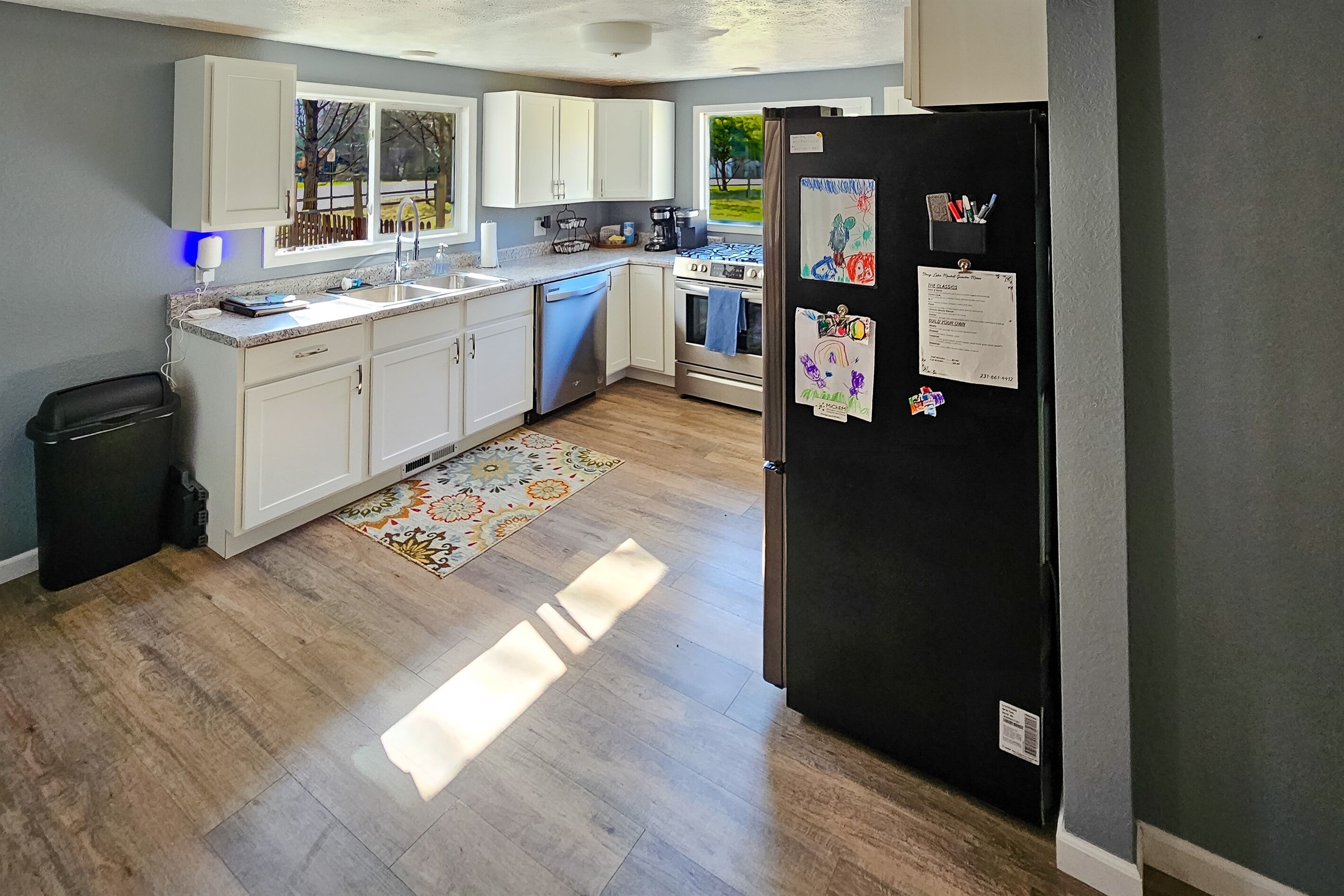 Kylskåp, mikrovågsugn, ugn och spishäll