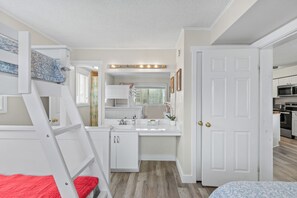 2 室のベッドルーム、WiFi (無料)、ベッドシーツ