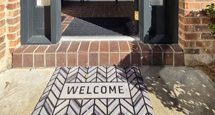 Spacious 2BR Townhome. Conveniently Located Close to Restaurants and Shopping