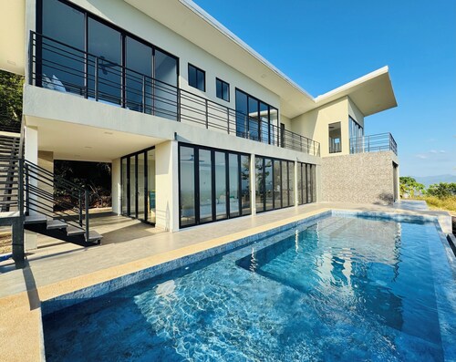 Coco Rica Luxury Oceanview Villa + Pool, Concierge. Playa Carrillo 4-Bedroom 5BA
