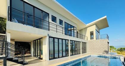 Coco Rica Luxury Oceanview Villa + Pool, Concierge. Playa Carrillo 4-Bedroom 5BA