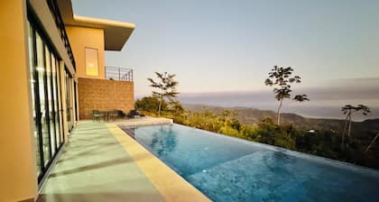 Coco Rica Luxury 4-bedroom Villa w/ Oceanview & Infinity Pool in Puerto Carrillo