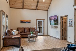 智能电视、壁炉、电子游戏