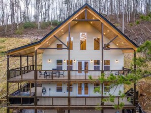 Exterior - Modern Rustic Luxury with Coffee Bar, Game Room & Hot Tub (Gatlinburg)