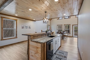 Fridge, microwave, oven, stovetop - Modern Rustic Luxury with Coffee Bar, Game Room & Hot Tub (Gatlinburg)