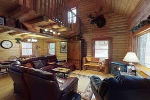 TV, lareira, DVD player, pebolim