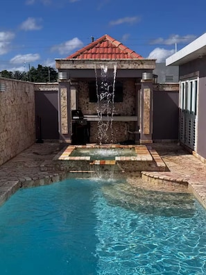Outdoor pool - Puerto Rico Villa Guesthouse (Barceloneta)